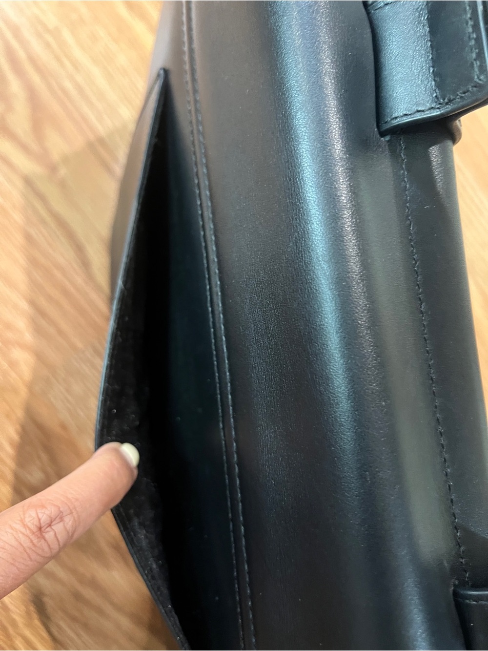 Emma Traveler 39 Classic Black Leather Top-Handle Travel Bag - Picture 15 of 15